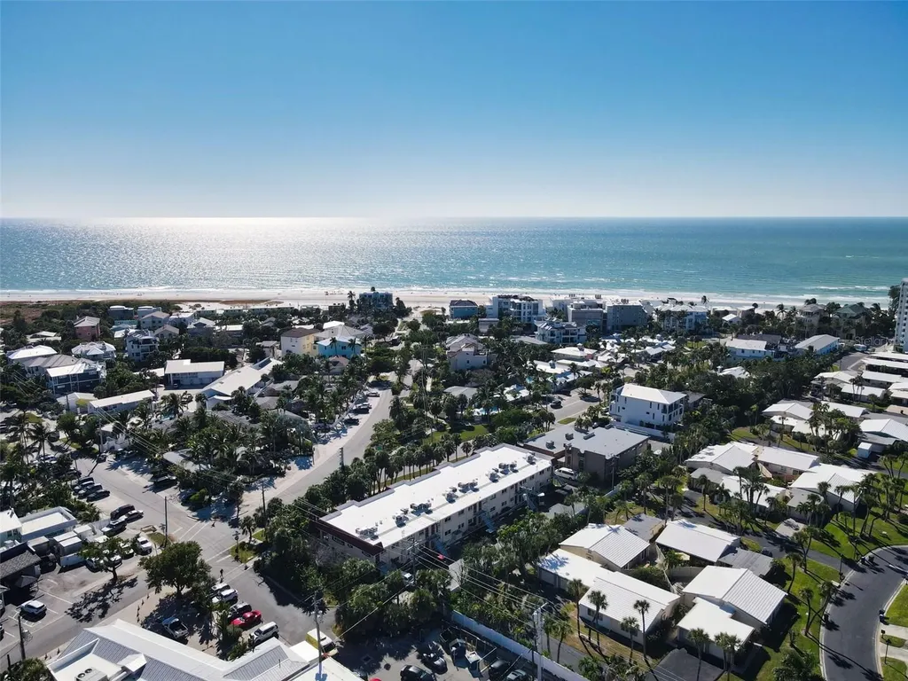 137 Avenida Messina Sarasota FL 34242