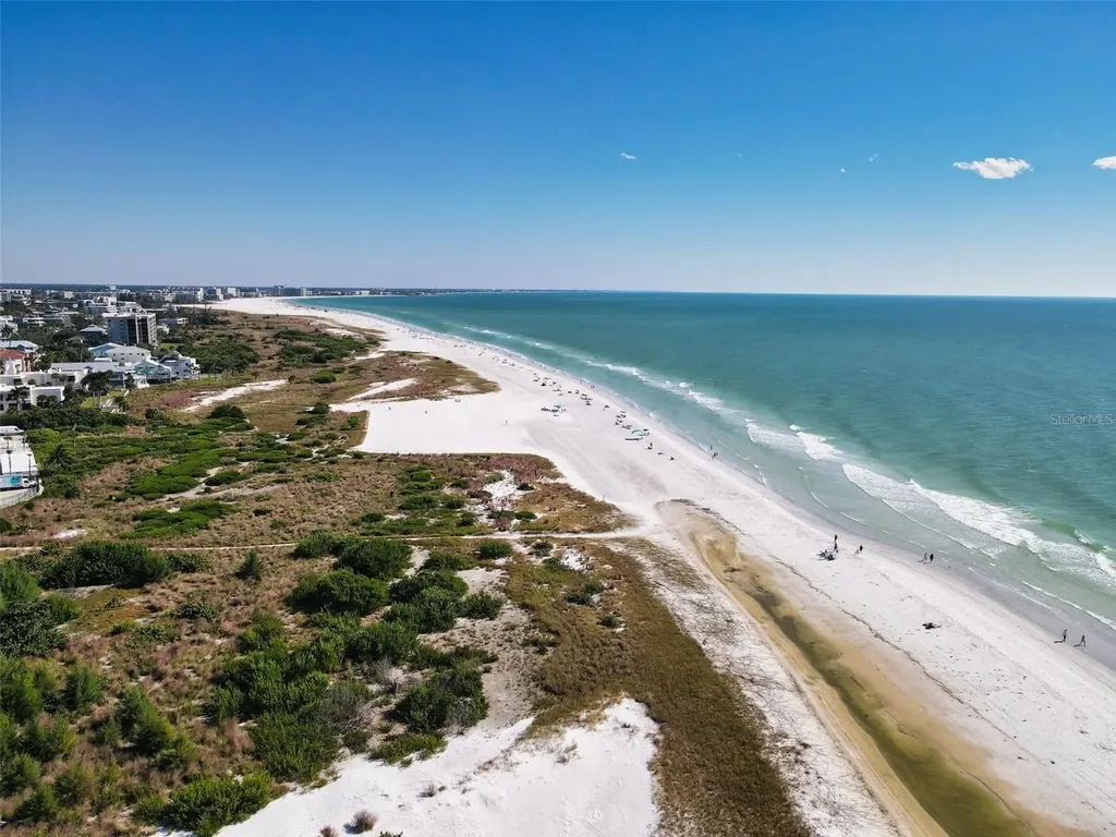 137 Avenida Messina Sarasota FL 34242