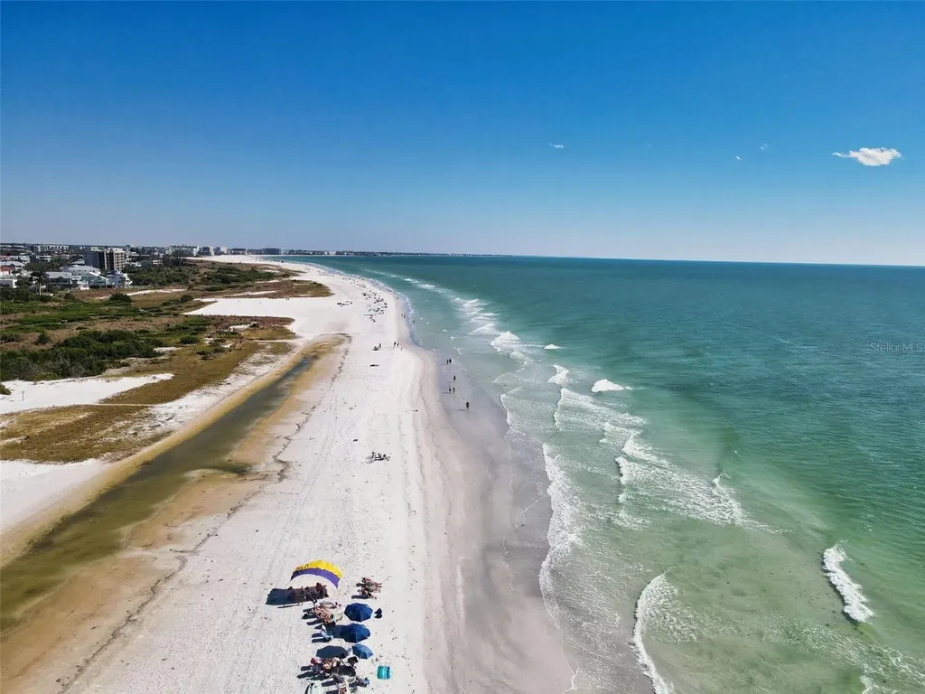 137 Avenida Messina Sarasota FL 34242