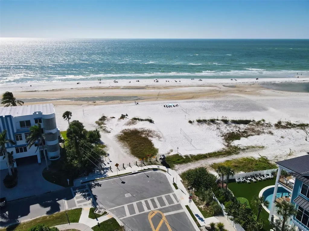 137 Avenida Messina Sarasota FL 34242