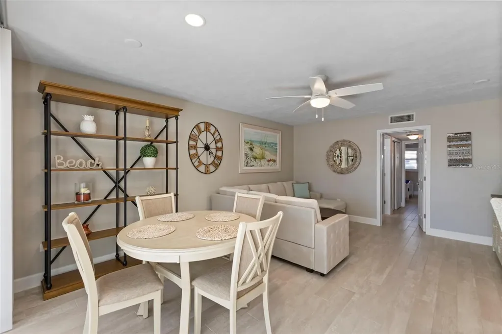 137 Avenida Messina Sarasota FL 34242