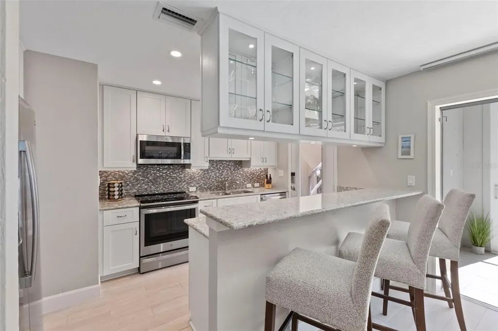 137 Avenida Messina Sarasota FL 34242