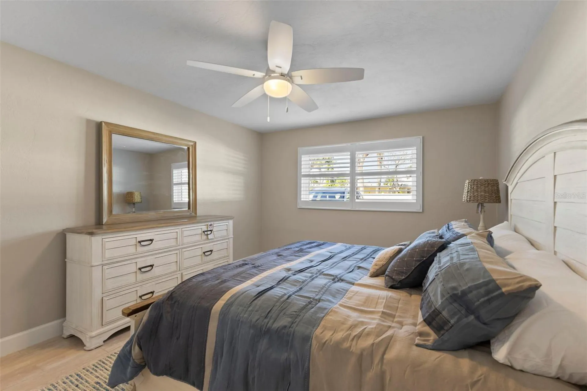 137 Avenida Messina Sarasota FL 34242