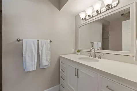 137 Avenida Messina Sarasota FL 34242