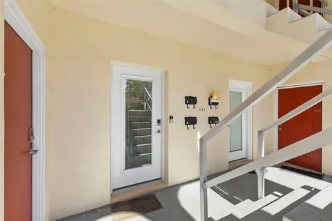 137 Avenida Messina Sarasota FL 34242
