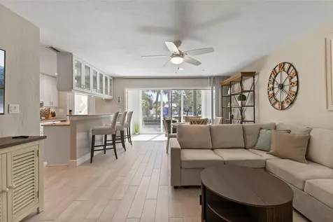 137 Avenida Messina Sarasota FL 34242