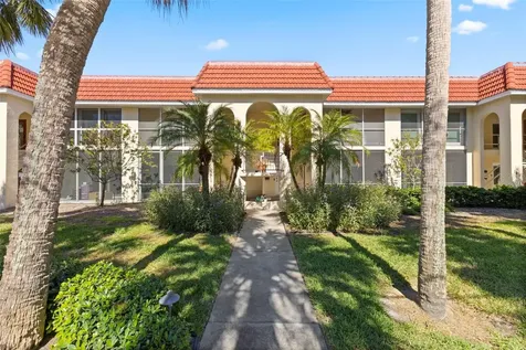 137 Avenida Messina Sarasota FL 34242