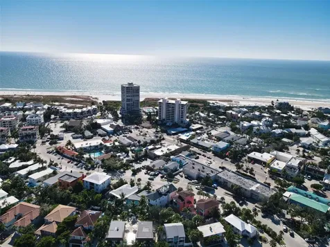 137 Avenida Messina Sarasota FL 34242