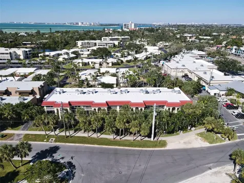 137 Avenida Messina Sarasota FL 34242