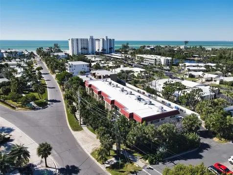 137 Avenida Messina Sarasota FL 34242