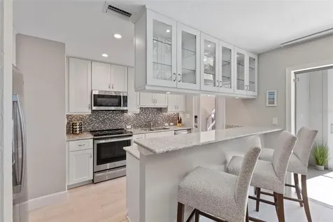 137 Avenida Messina Sarasota FL 34242