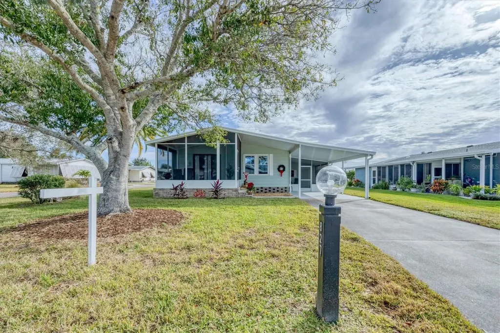 827 Tangerine Woods Boulevard Englewood FL 34223