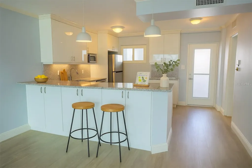 33 S Gulfstream Avenue Sarasota FL 34236