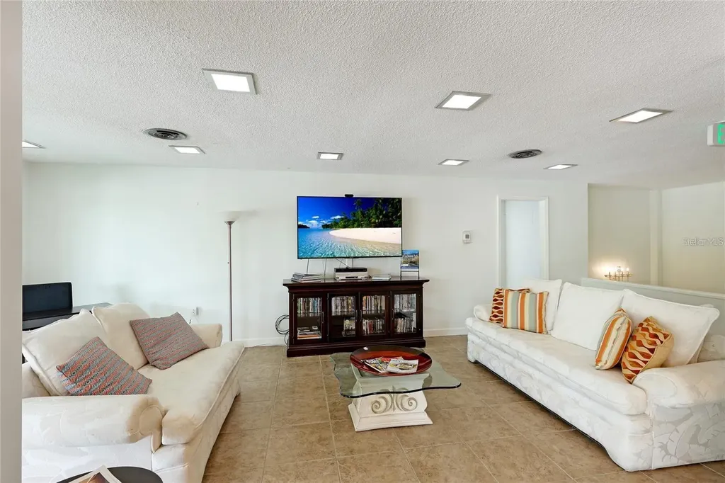 33 S Gulfstream Avenue Sarasota FL 34236