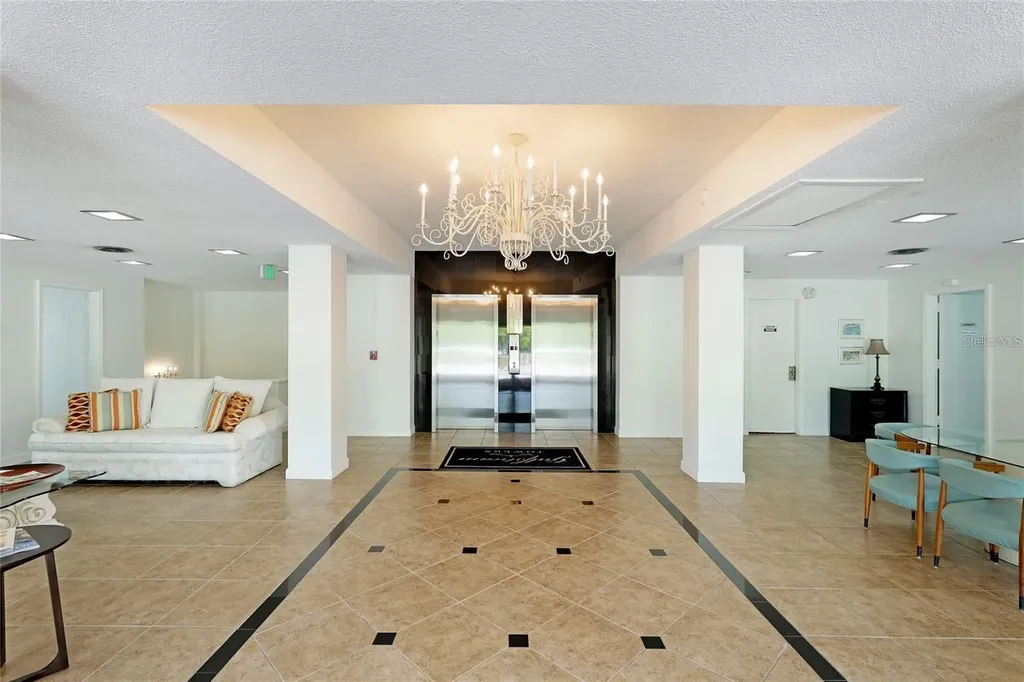 33 S Gulfstream Avenue Sarasota FL 34236