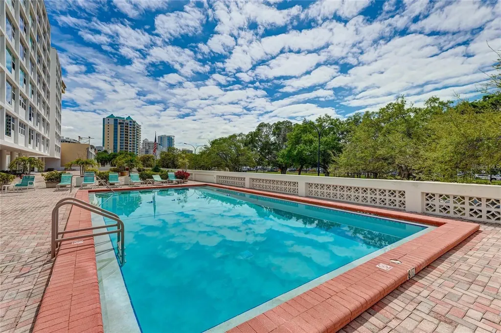 33 S Gulfstream Avenue Sarasota FL 34236