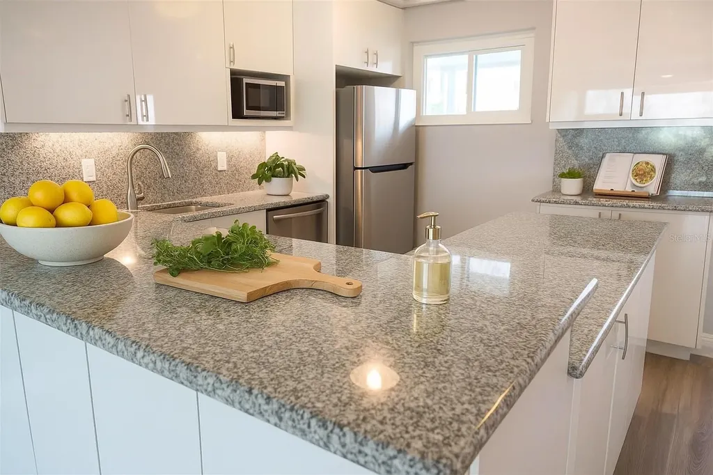 33 S Gulfstream Avenue Sarasota FL 34236