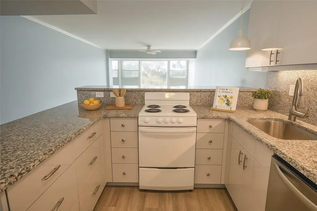 33 S Gulfstream Avenue Sarasota FL 34236