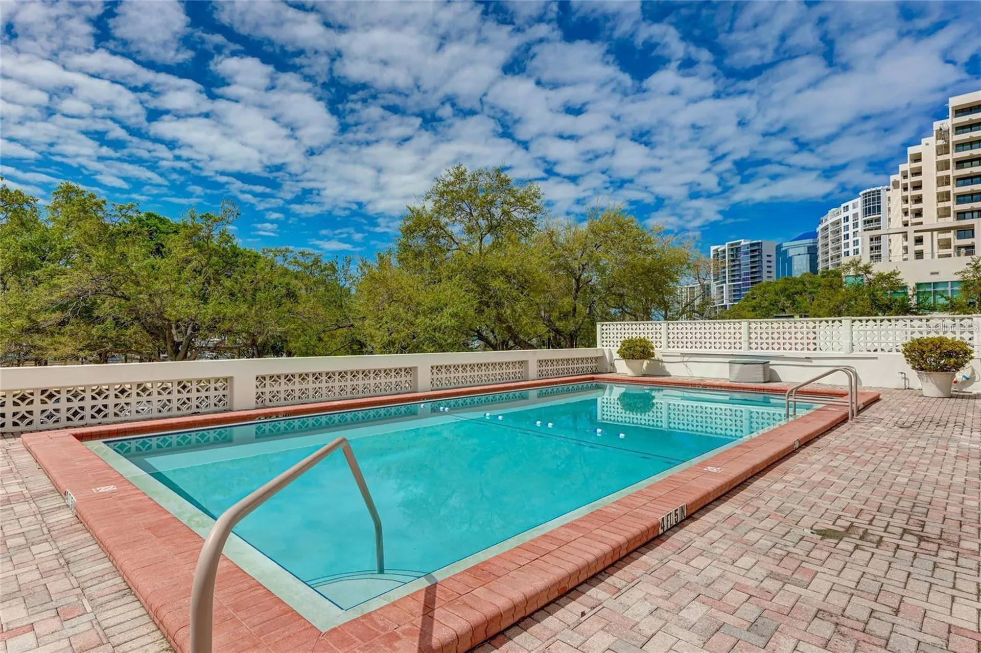 33 S Gulfstream Avenue Sarasota FL 34236
