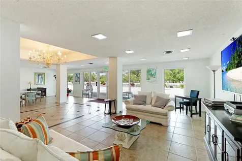 33 S Gulfstream Avenue Sarasota FL 34236