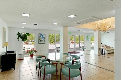 33 S Gulfstream Avenue Sarasota FL 34236