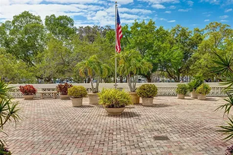33 S Gulfstream Avenue Sarasota FL 34236