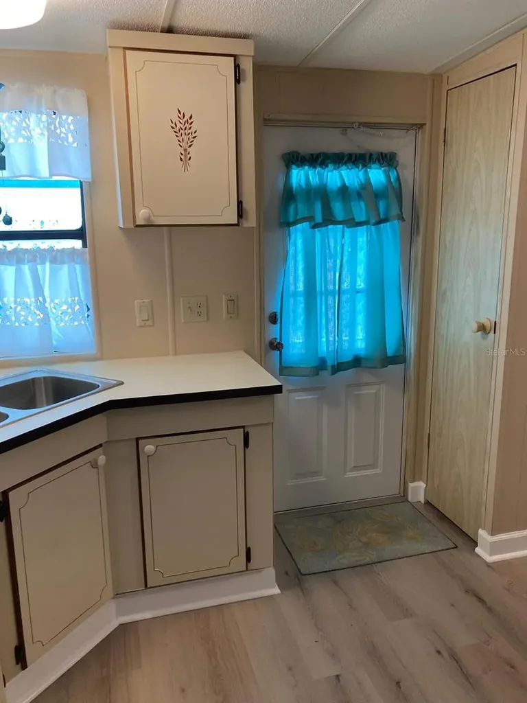 2824 Manatee Road Tavares FL 32778