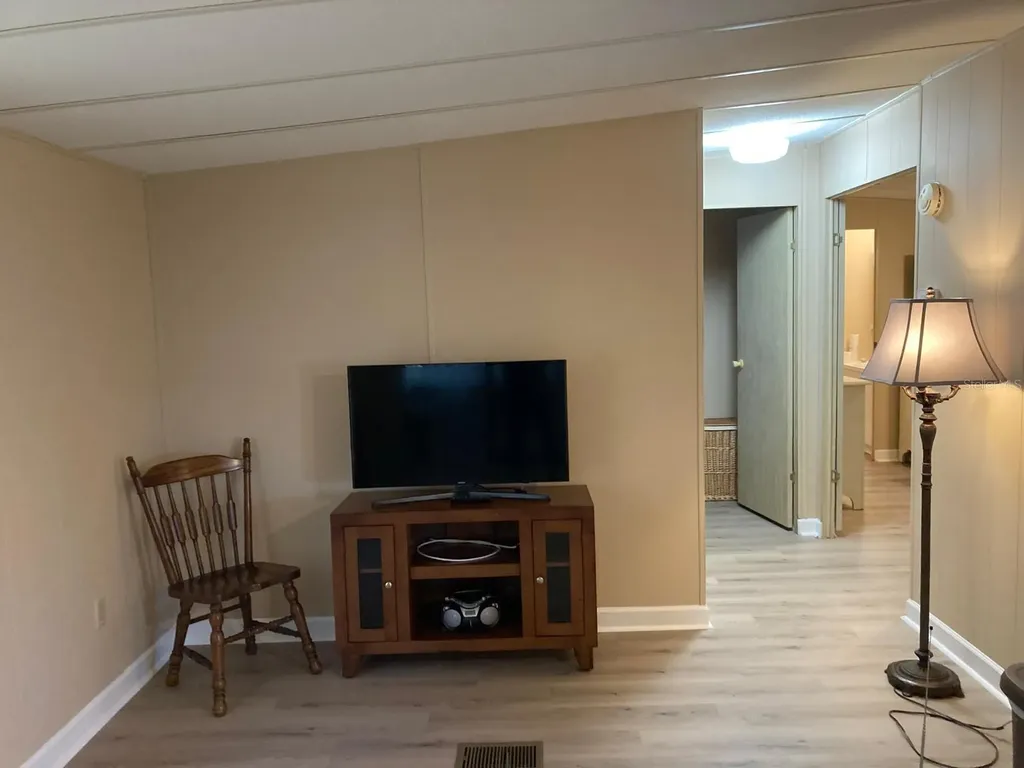 2824 Manatee Road Tavares FL 32778