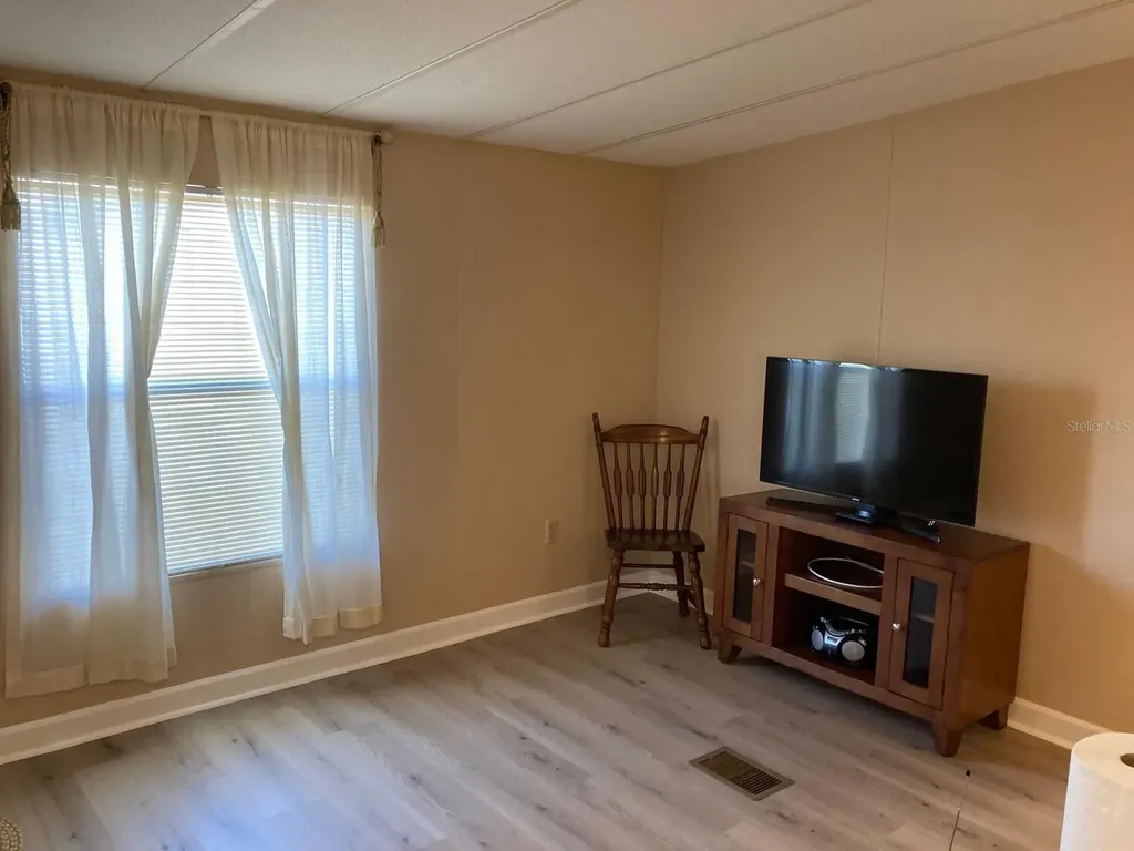 2824 Manatee Road Tavares FL 32778