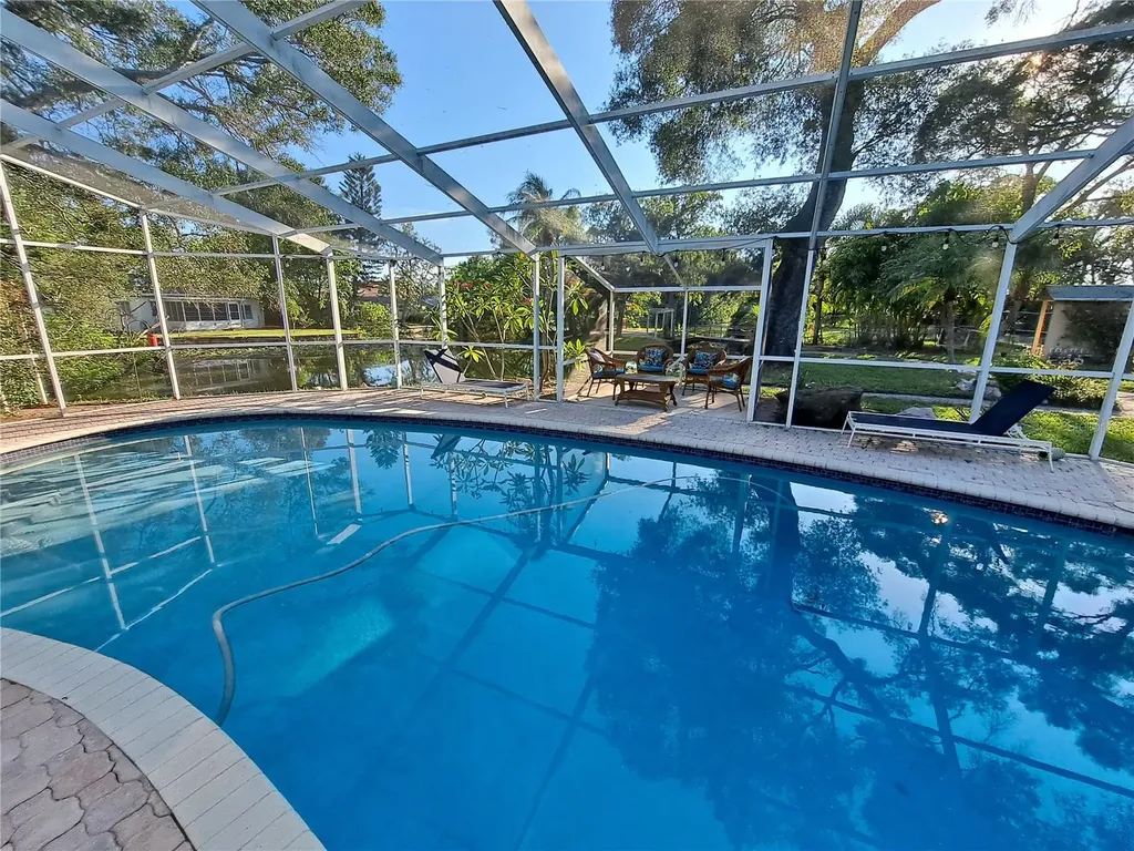 6050 57th St Petersburg FL 33709