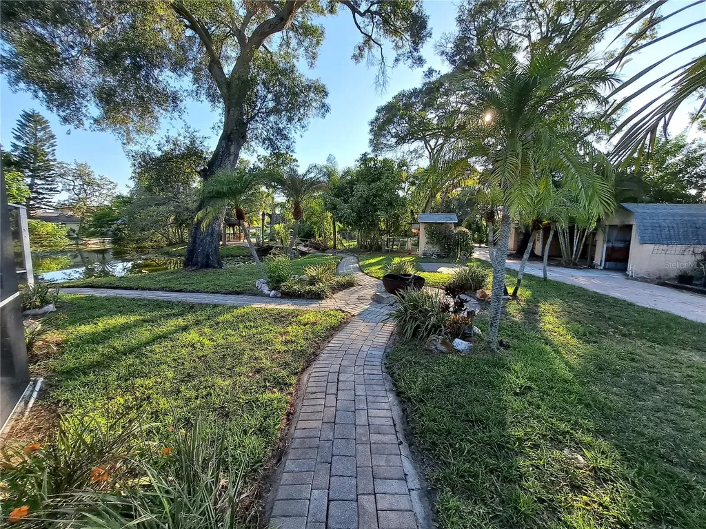 6050 57th St Petersburg FL 33709
