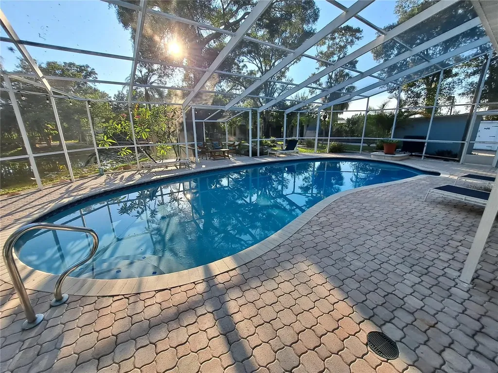 6050 57th St Petersburg FL 33709