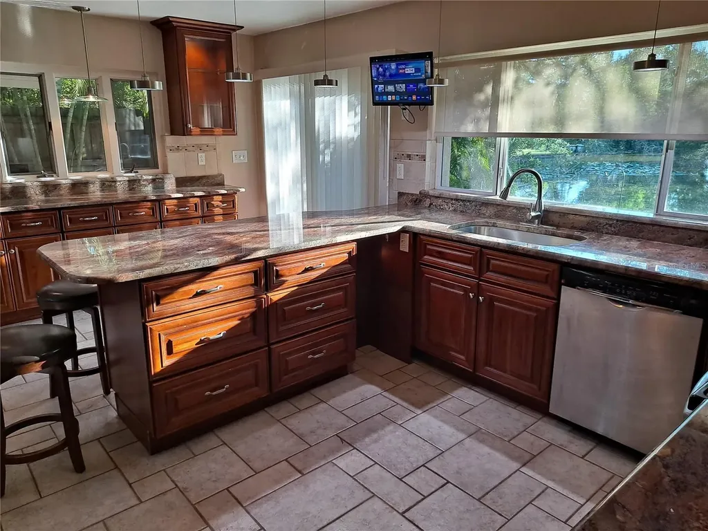 6050 57th St Petersburg FL 33709
