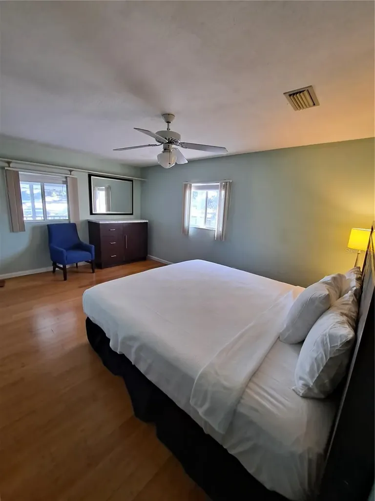 6050 57th St Petersburg FL 33709