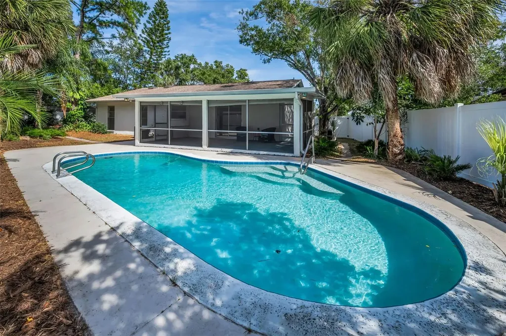7404 Clearview Drive Tampa FL 33634