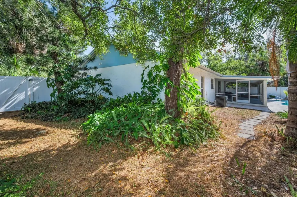 7404 Clearview Drive Tampa FL 33634