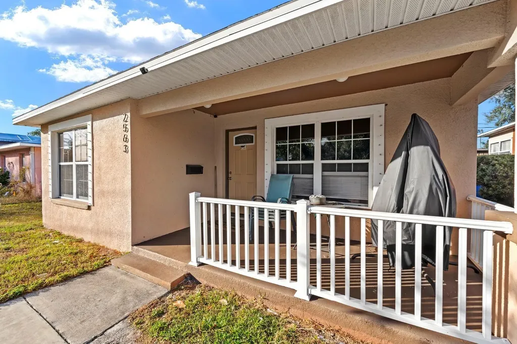 2563 13th Avenue S St Petersburg FL 33712