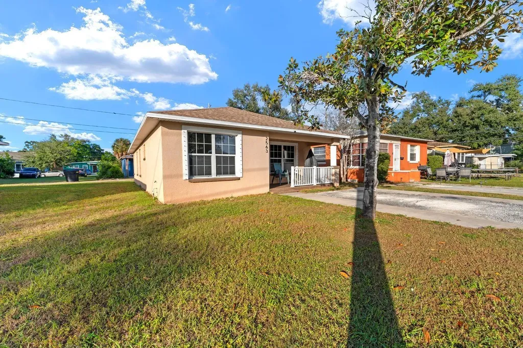 2563 13th Avenue S St Petersburg FL 33712