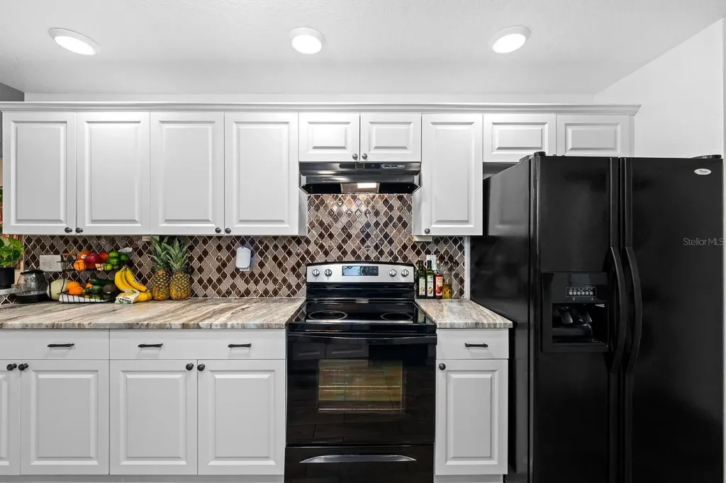 2563 13th Avenue S St Petersburg FL 33712
