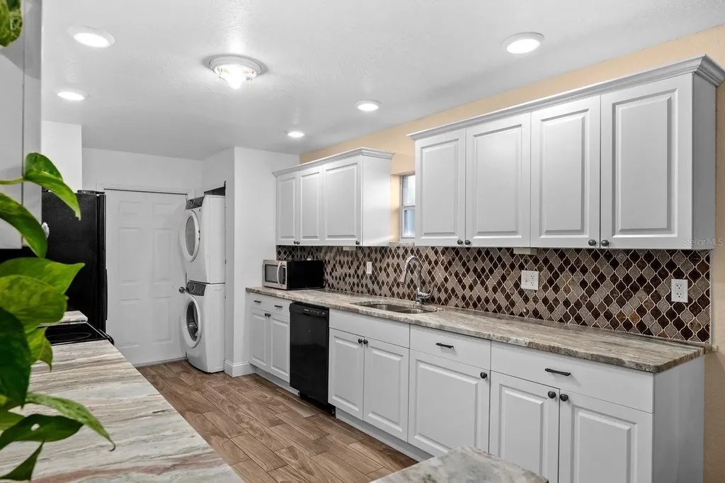 2563 13th Avenue S St Petersburg FL 33712