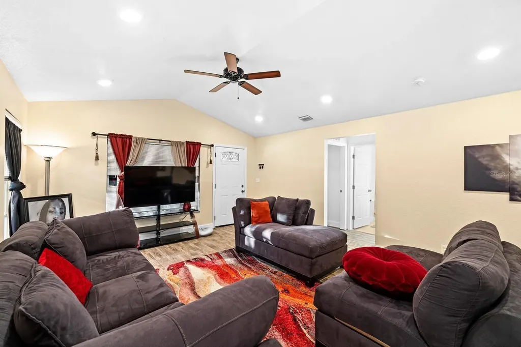 2563 13th Avenue S St Petersburg FL 33712