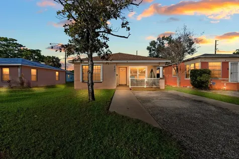 2563 13th Avenue S St Petersburg FL 33712