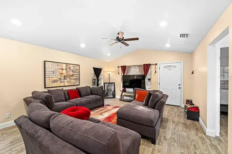 2563 13th Avenue S St Petersburg FL 33712
