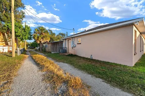 2563 13th Avenue S St Petersburg FL 33712