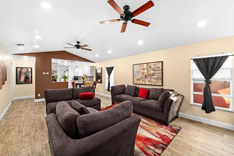 2563 13th Avenue S St Petersburg FL 33712