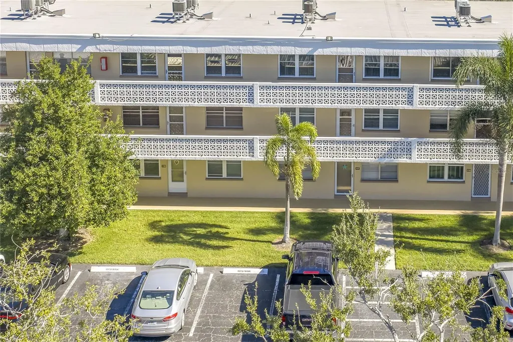 5095 Bay Street NE St Petersburg FL 33703