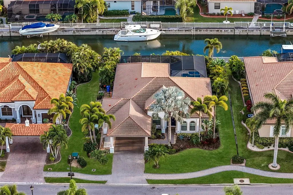 525 Mast Drive Bradenton FL 34208