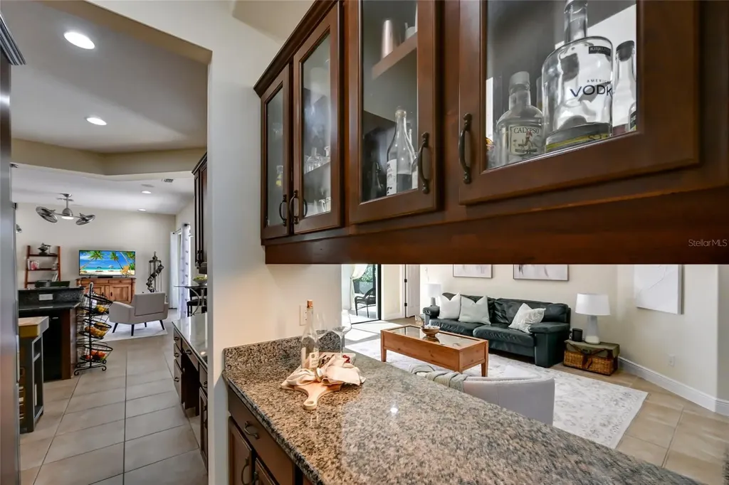 525 Mast Drive Bradenton FL 34208
