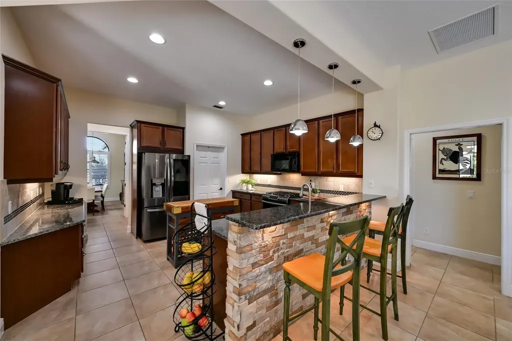 525 Mast Drive Bradenton FL 34208