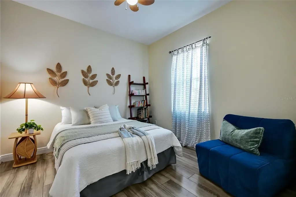 525 Mast Drive Bradenton FL 34208